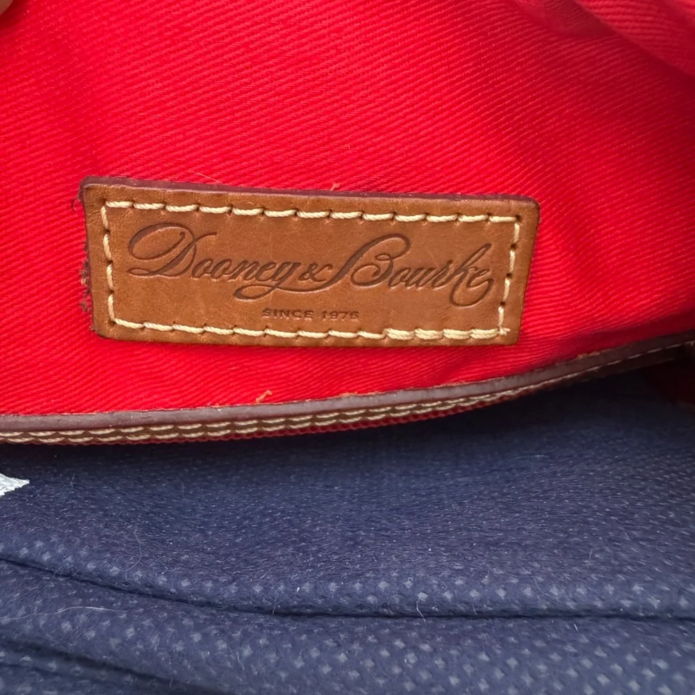 Dooney & Bourke reposhing this